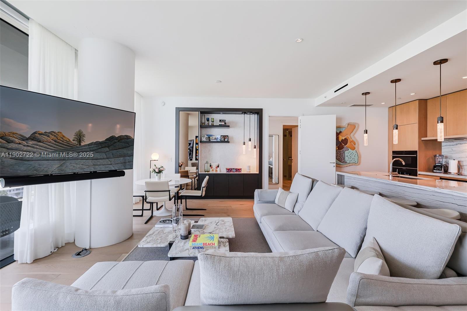 8701 Collins Ave 904