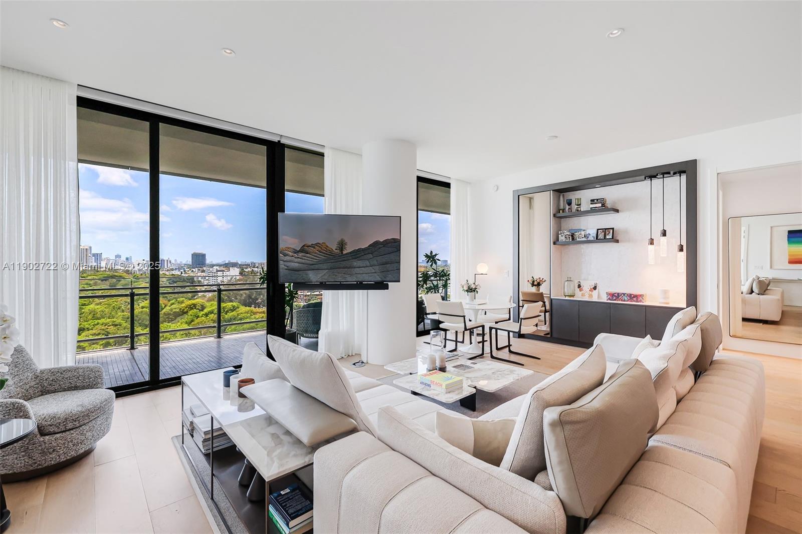 8701 Collins Ave 904