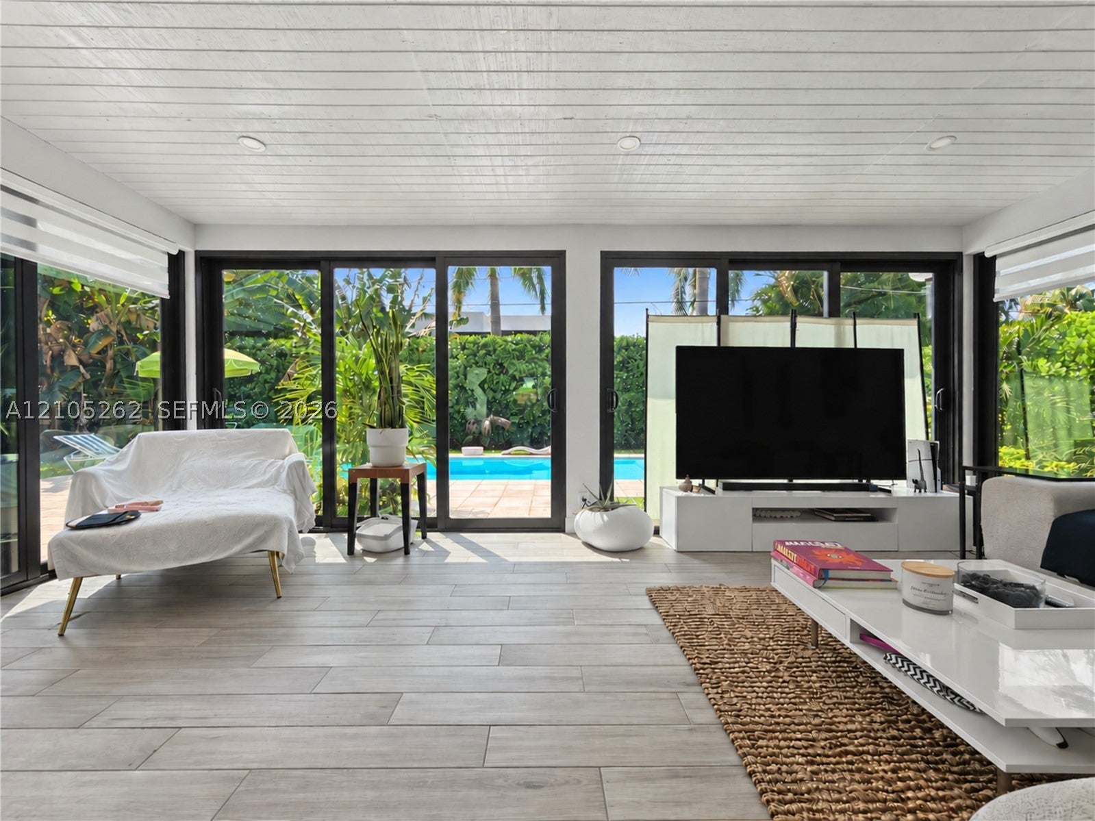 2130 Alamanda Dr