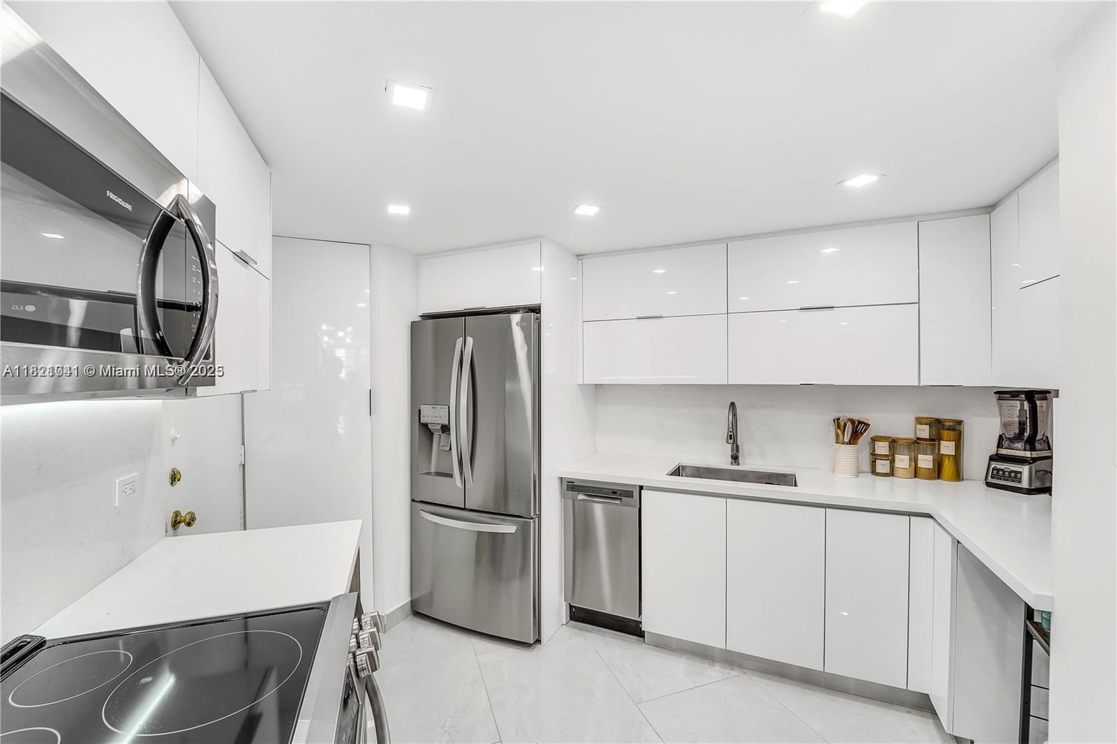 999 Brickell Bay Dr 711
