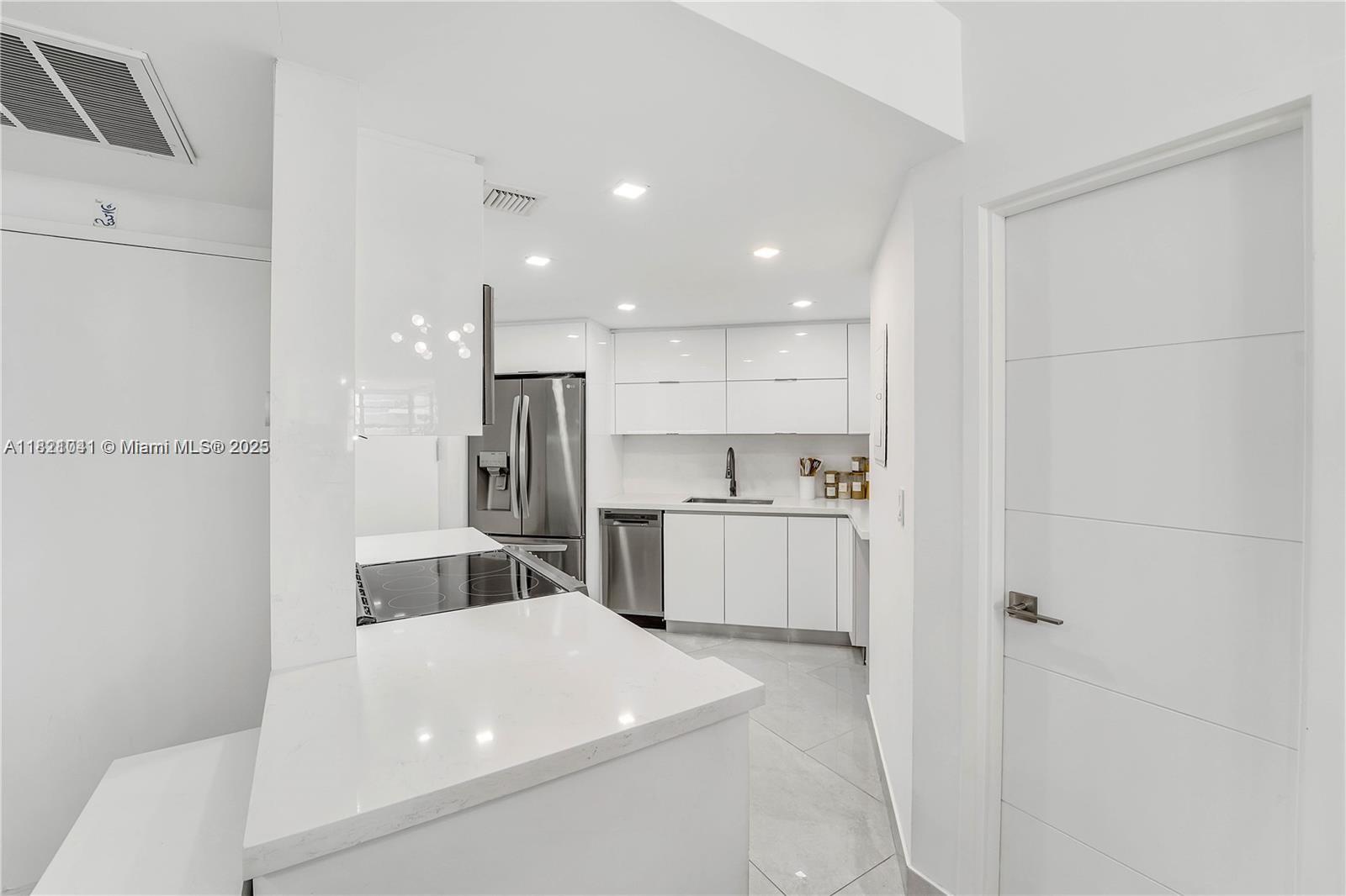 999 Brickell Bay Dr 711