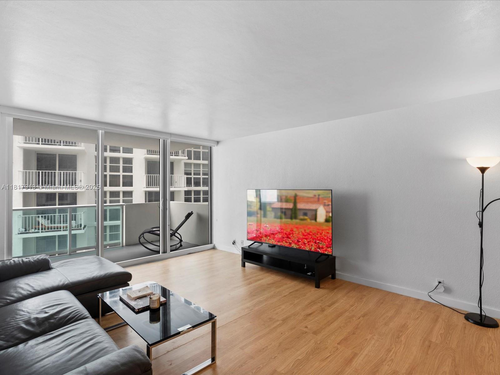 1200 West Ave 823