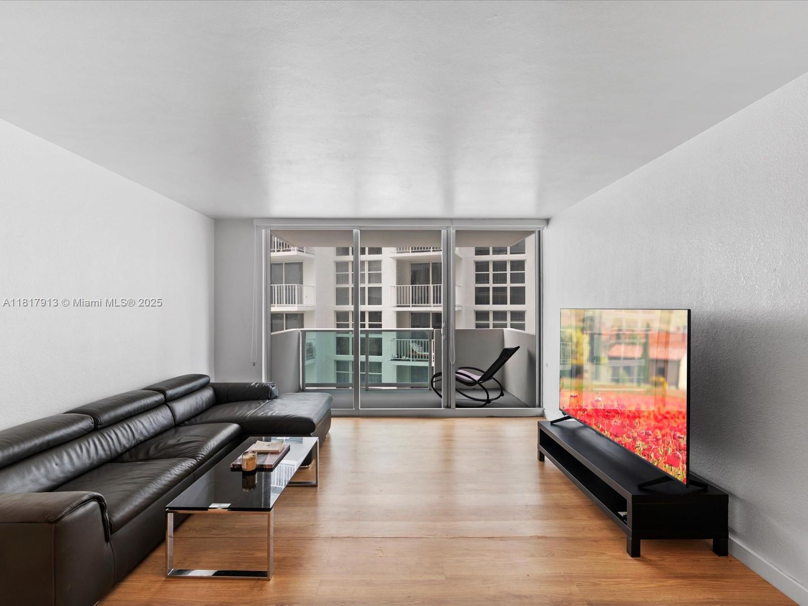 1200 West Ave 823