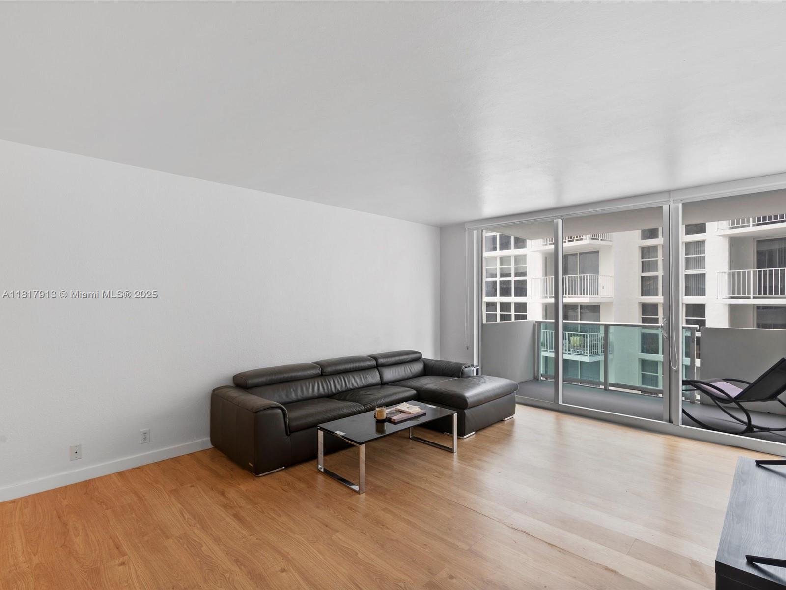 1200 West Ave 823