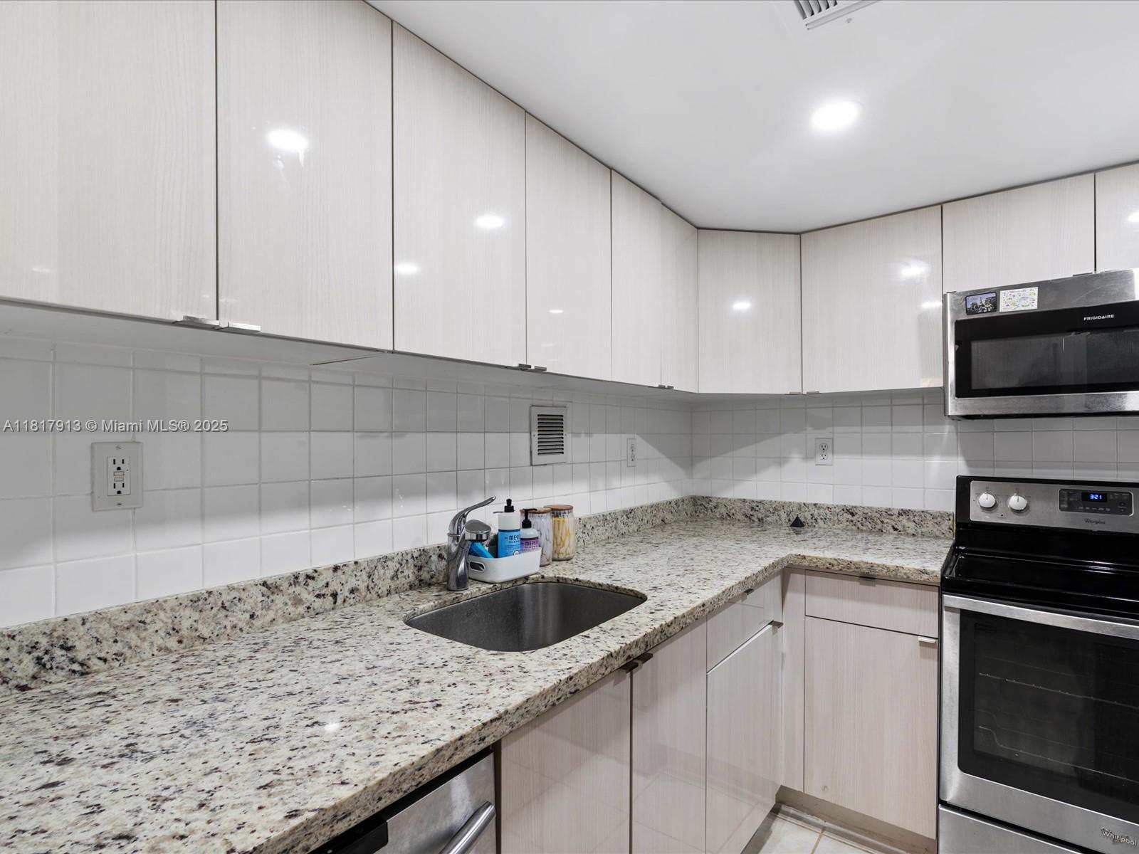 MIRADOR 1200 CONDO - Residential