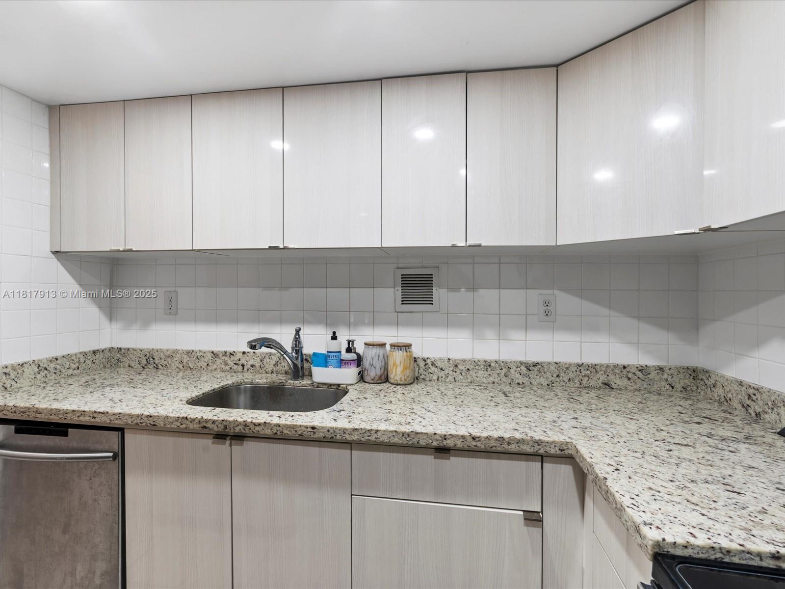 MIRADOR 1200 CONDO - Residential