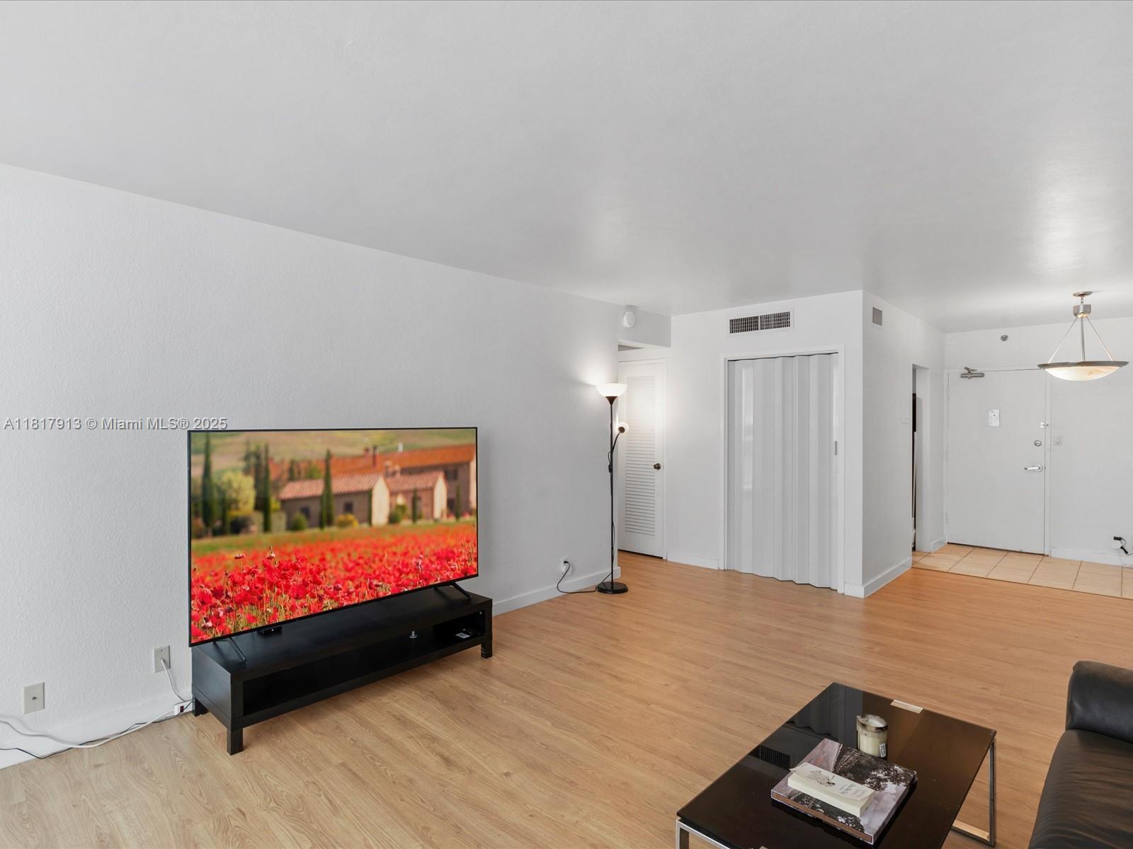 1200 West Ave 823