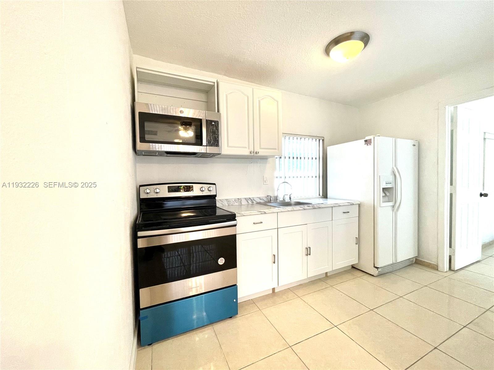 LAUDERDALE - Residential Lease