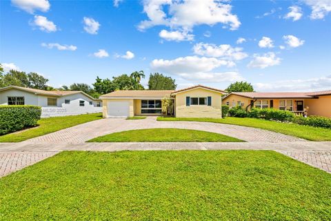 Photo of 1925 N 39th Ave, Hollywood, FL 33021 (MLS # A11872210)