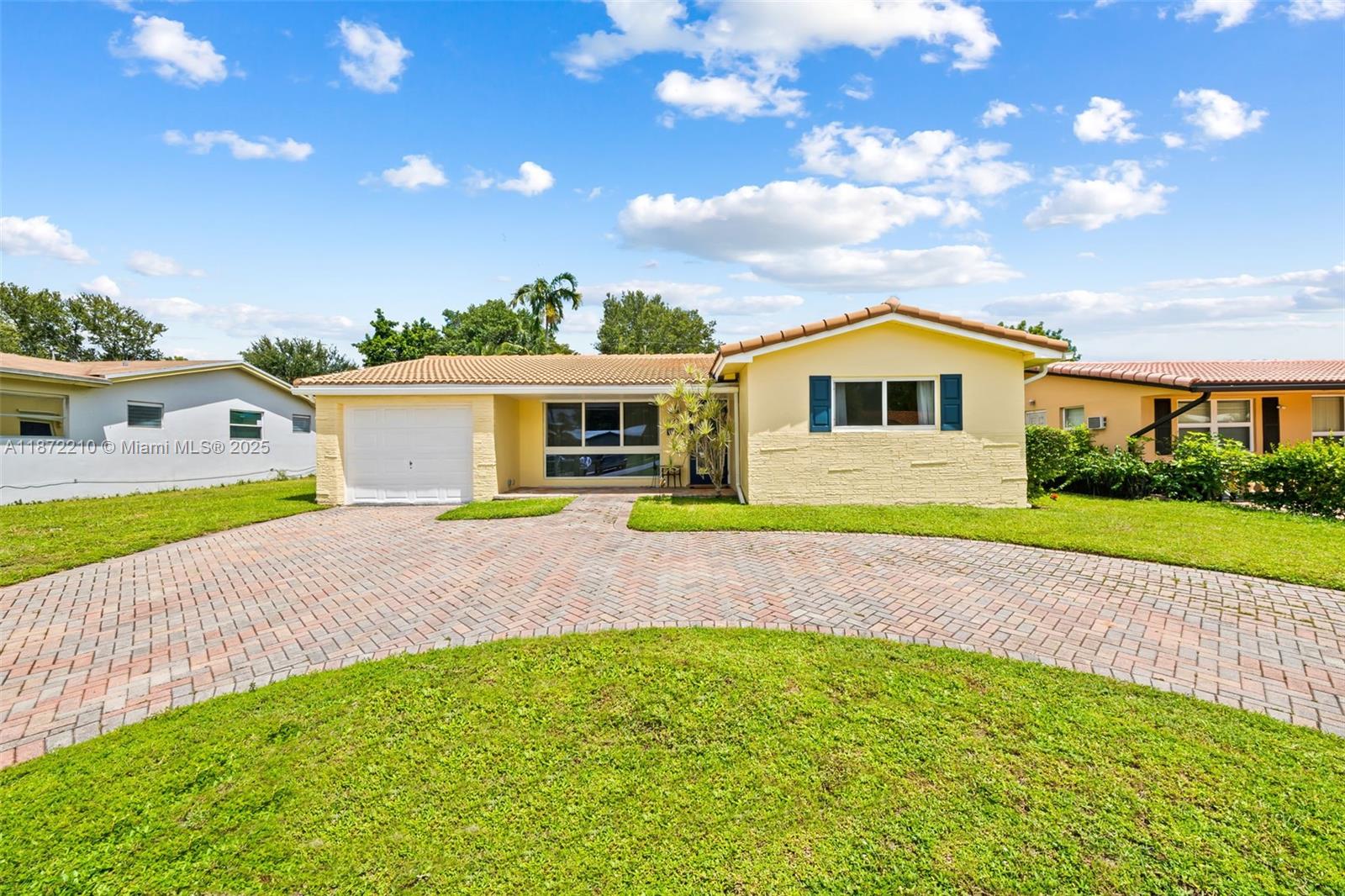 1925 N 39th Ave