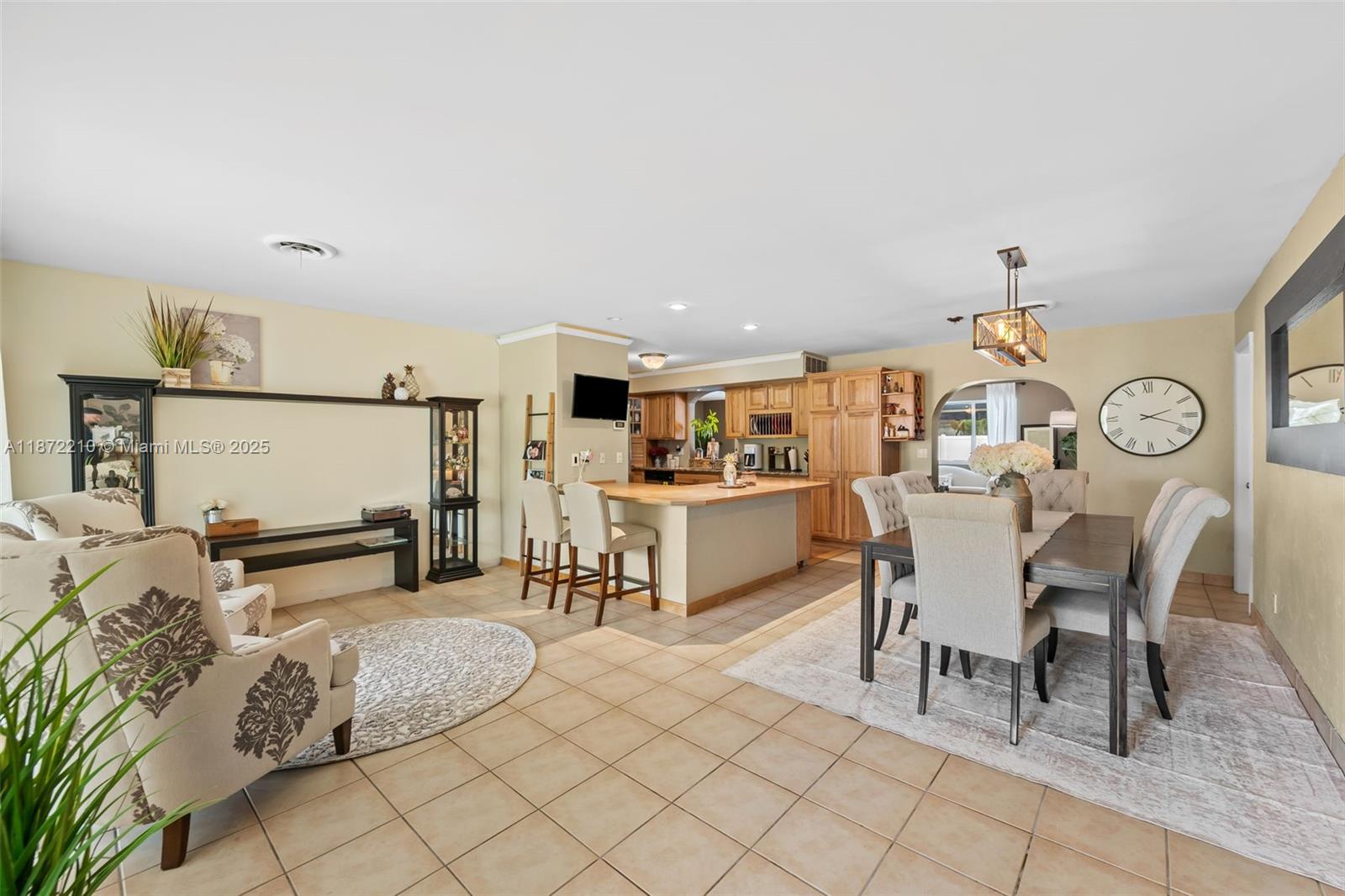 HOLLYWOOD HILLS - Residential