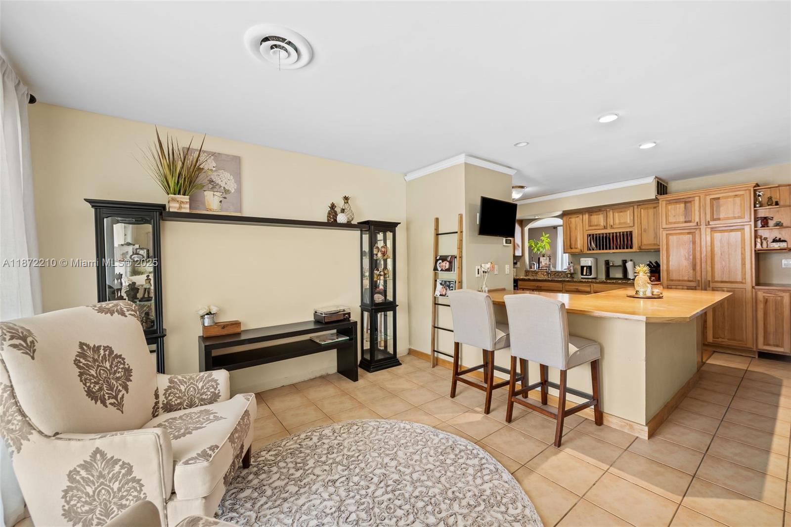 HOLLYWOOD HILLS - Residential