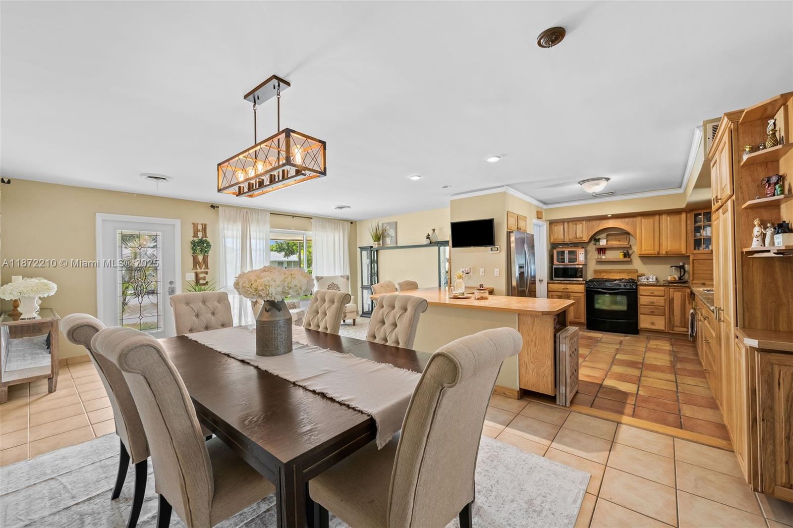 HOLLYWOOD HILLS - Residential