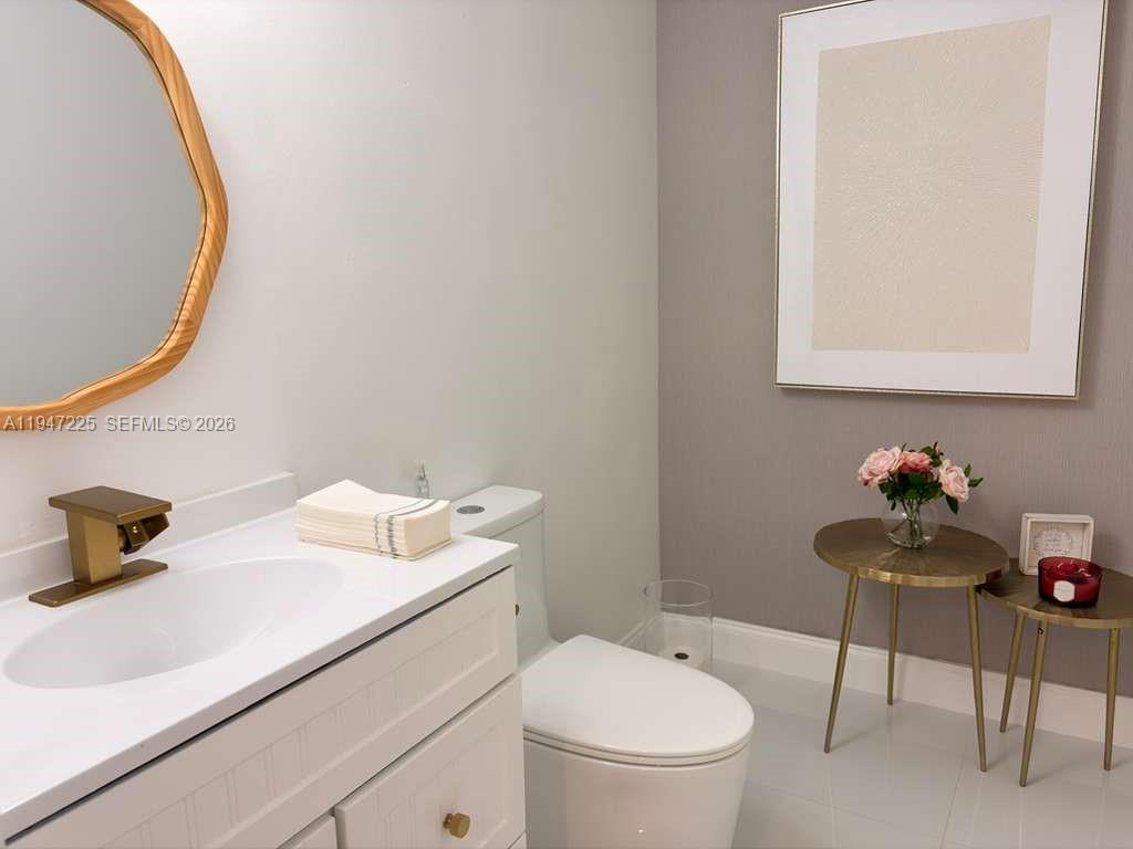 LAGUNA POINTE AT CALIF CL - Residential