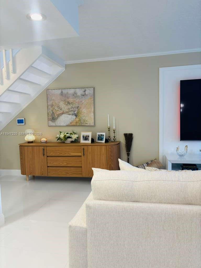 LAGUNA POINTE AT CALIF CL - Residential