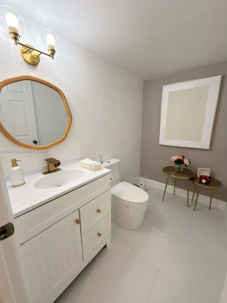 LAGUNA POINTE AT CALIF CL - Residential