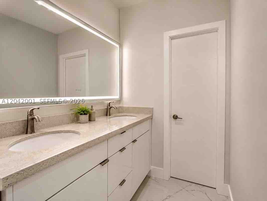 500 Bayview Dr 232