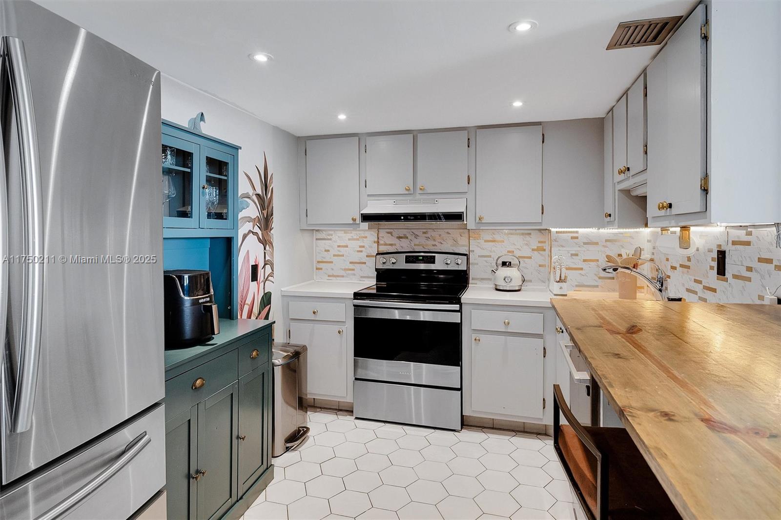 ARLEN HOUSE EAST CONDO - Residential