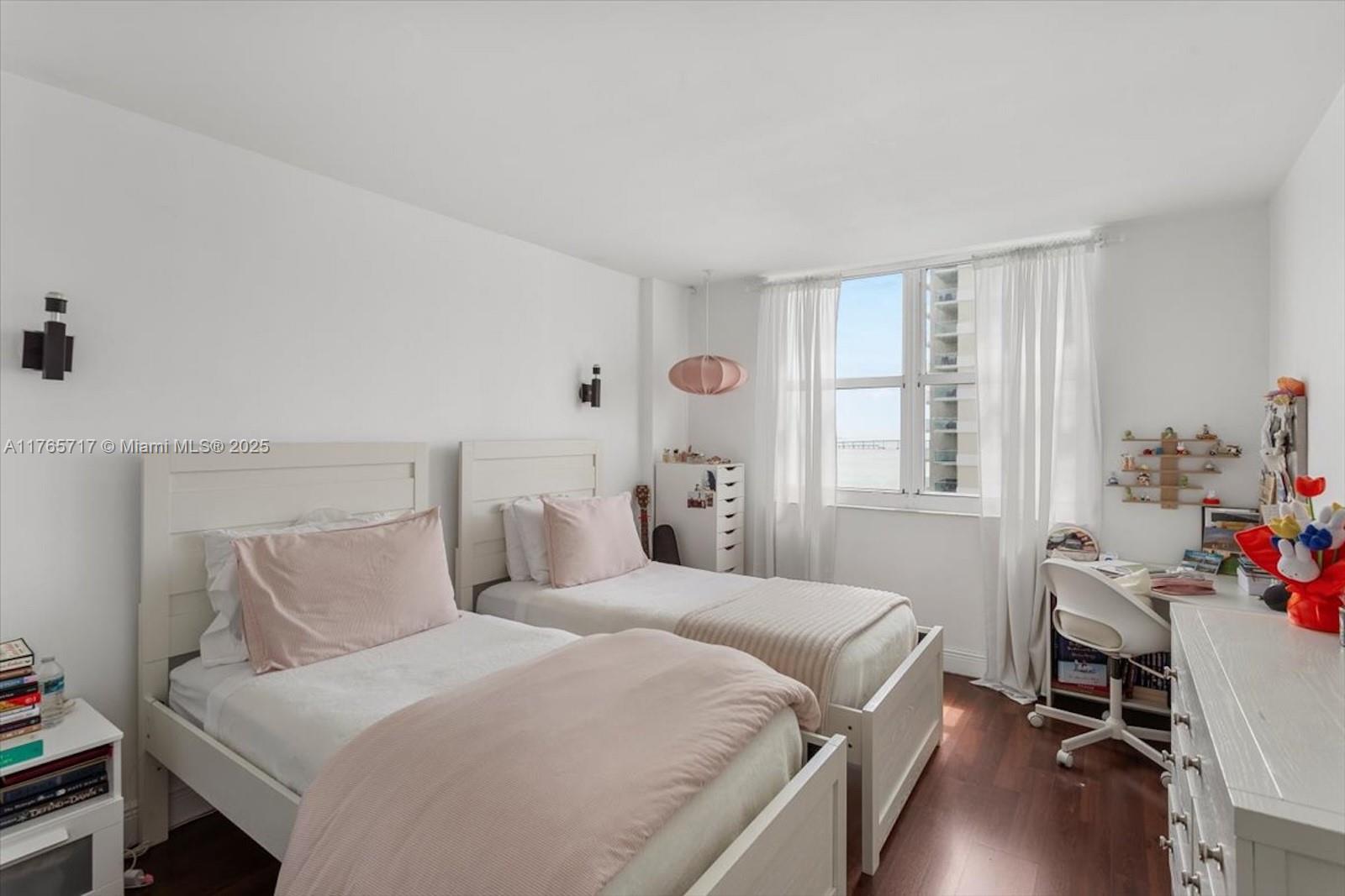 Isola Condo - Residential