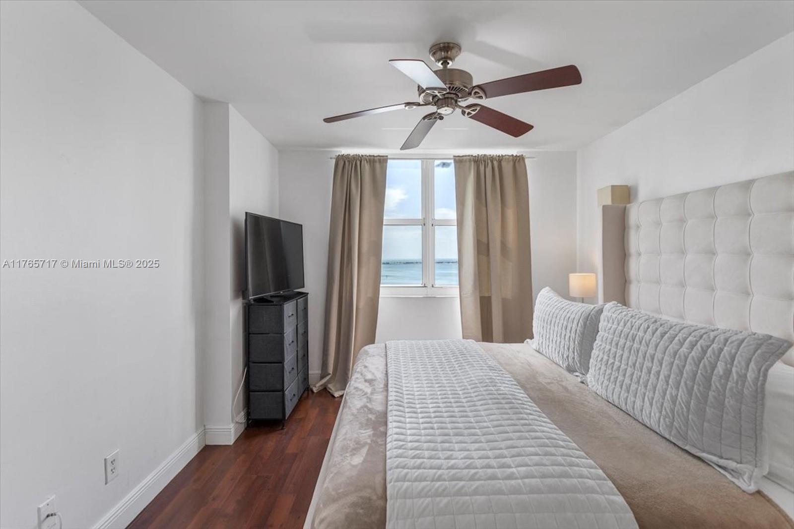 Isola Condo - Residential