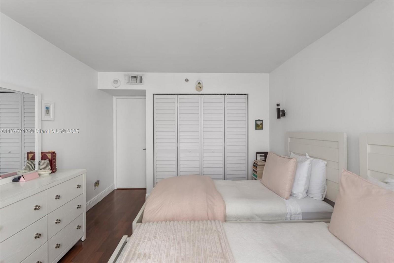 Isola Condo - Residential