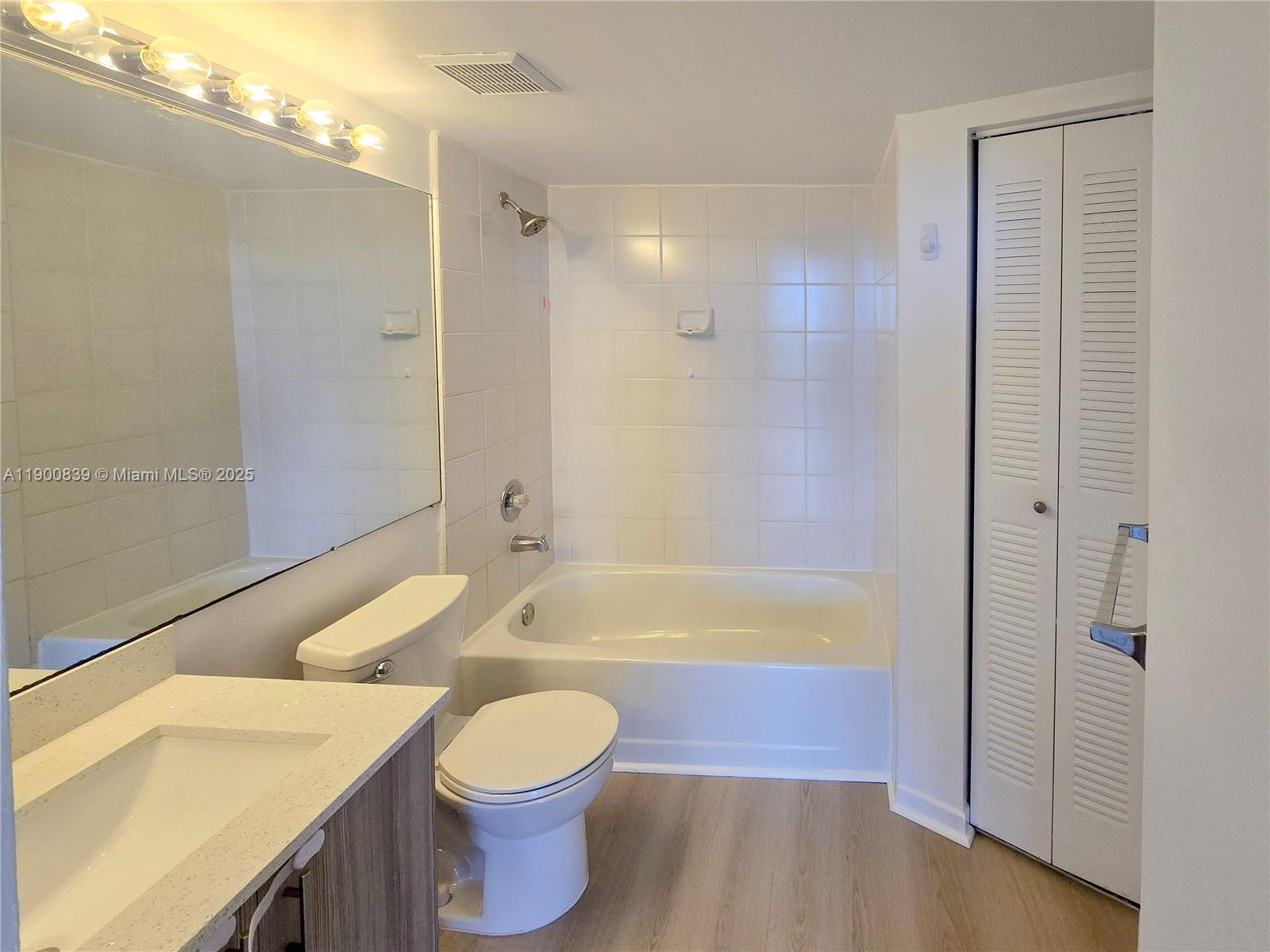 PARC CENTRAL AVENTURA EAS - Residential Lease