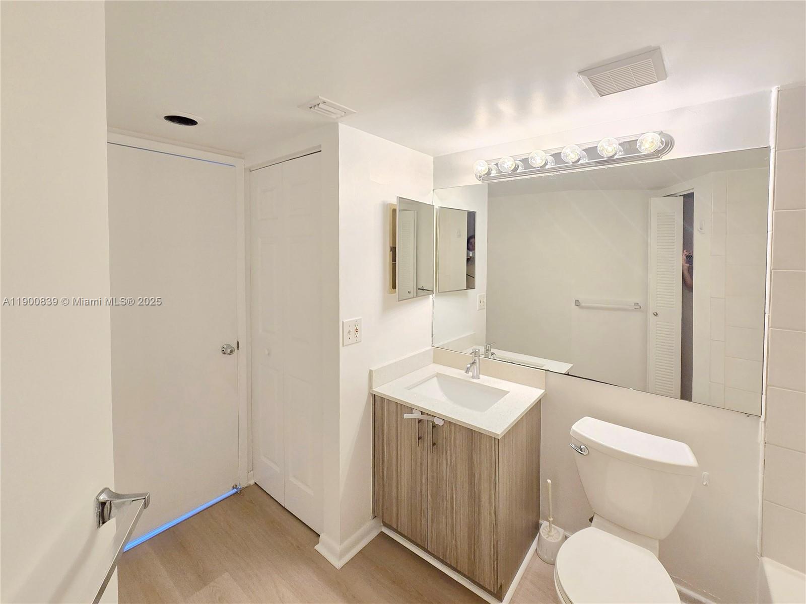 PARC CENTRAL AVENTURA EAS - Residential Lease