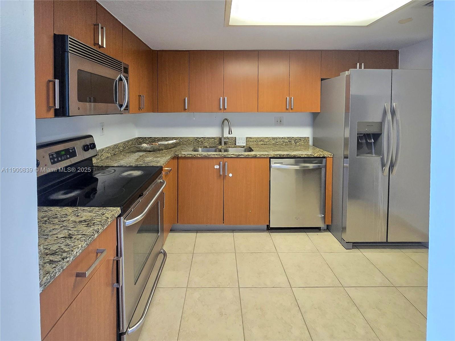 PARC CENTRAL AVENTURA EAS - Residential Lease