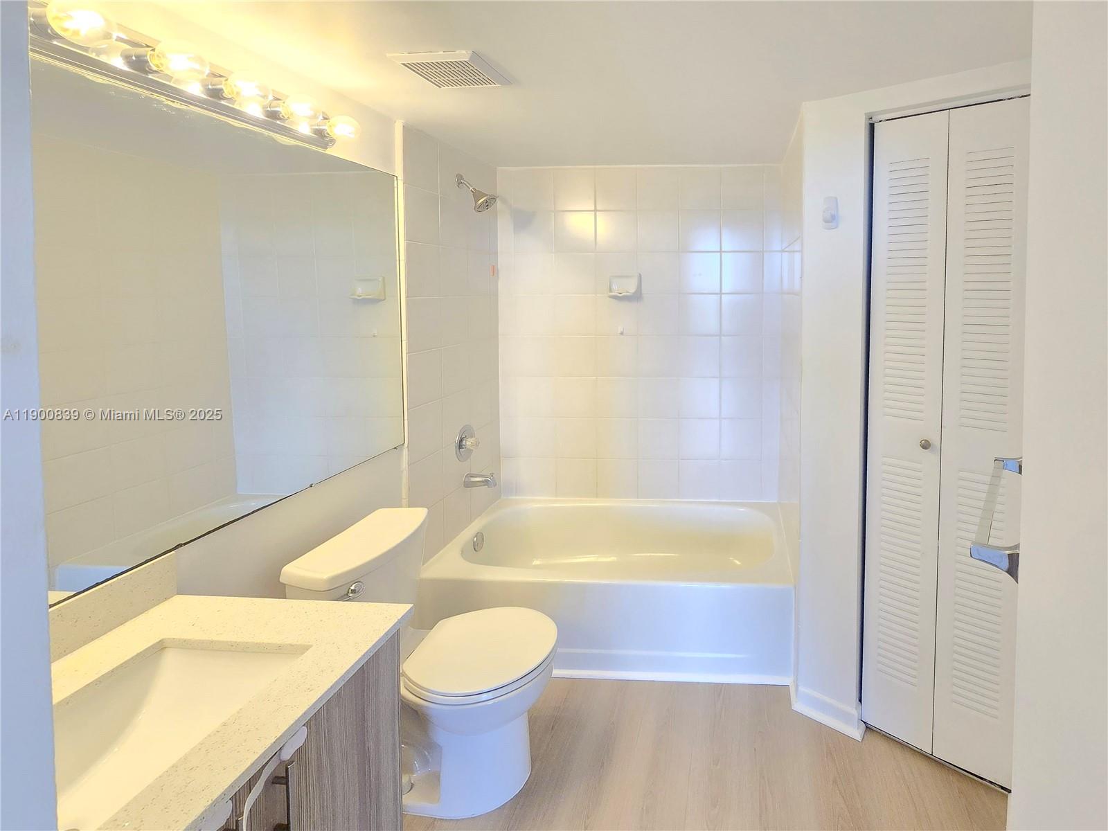 PARC CENTRAL AVENTURA EAS - Residential Lease