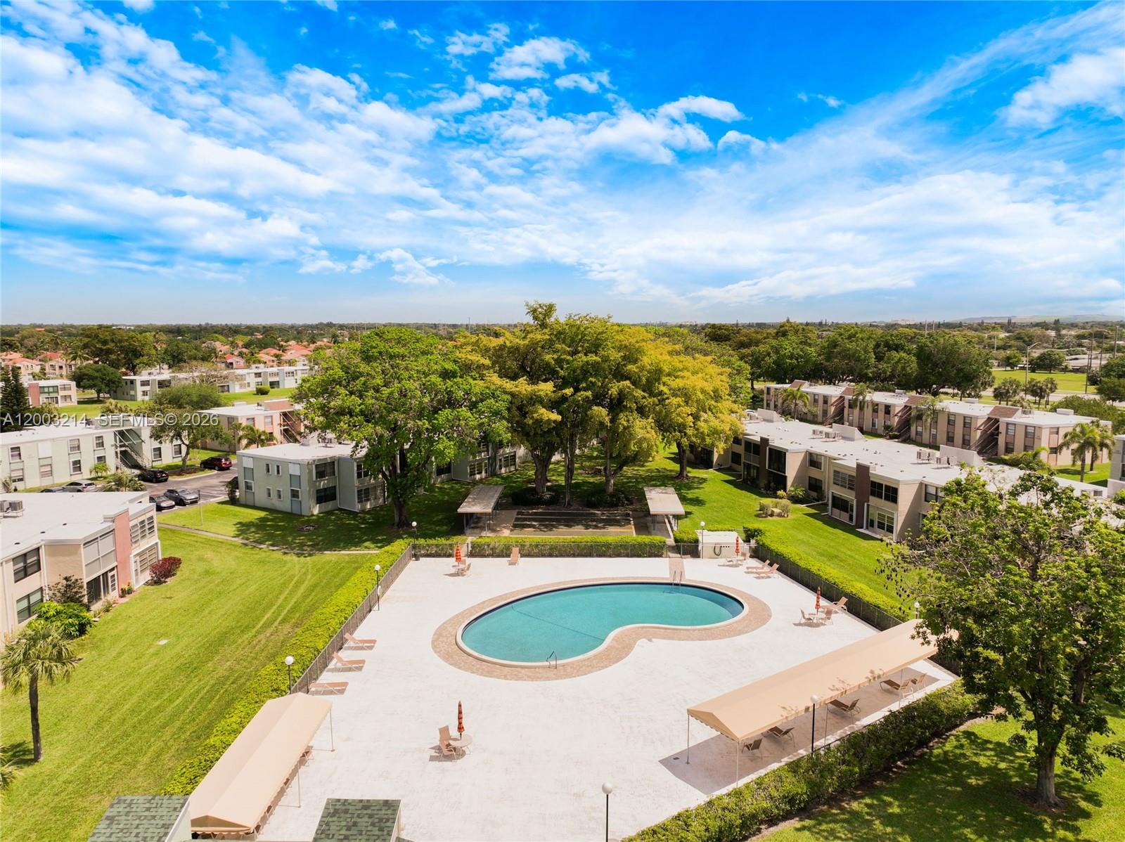 34 OF PALM SPRINGS 3 COND - Residential