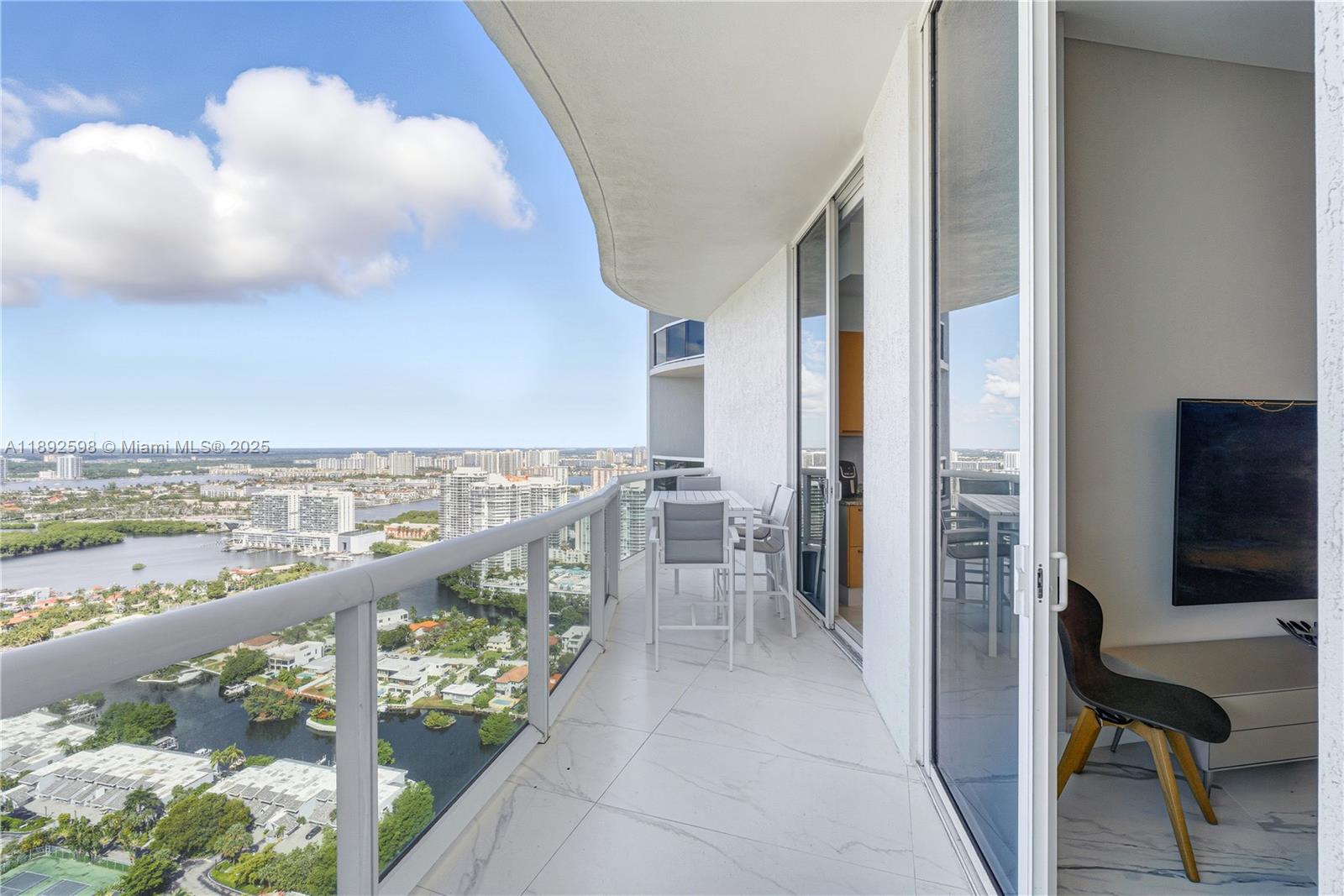 TDR TOWER I CONDO - Residential