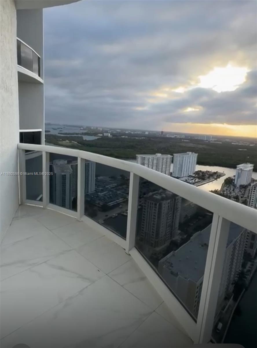 TDR TOWER I CONDO - Residential