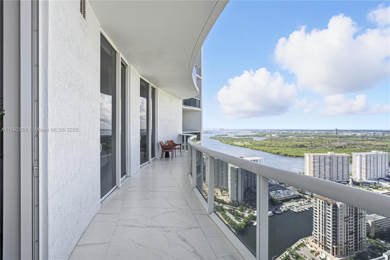 TDR TOWER I CONDO - Residential