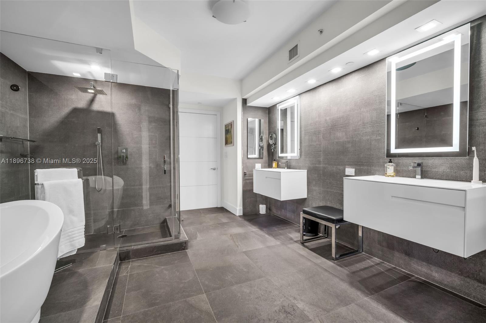 THE PENINSULA CONDO - Residential