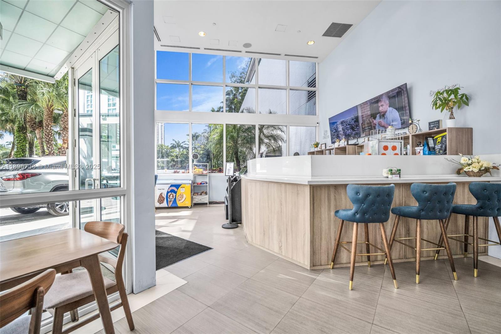 THE PENINSULA CONDO - Residential