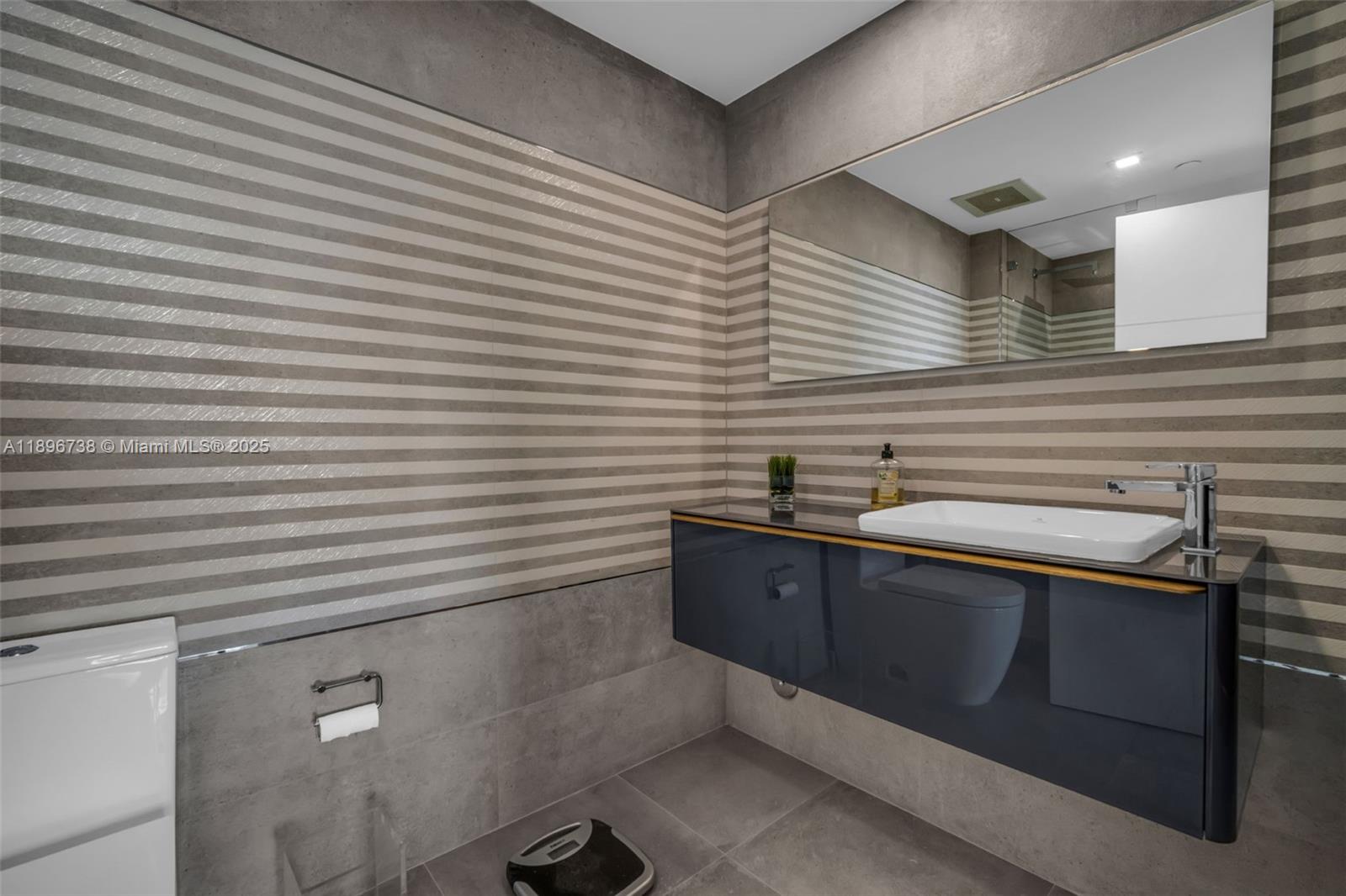 THE PENINSULA CONDO - Residential