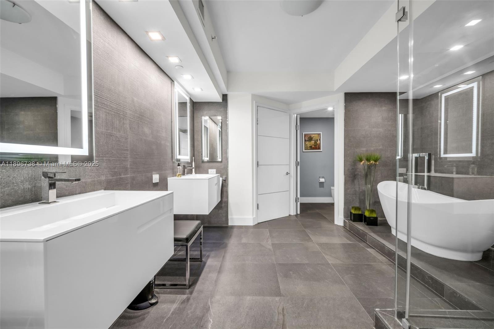 THE PENINSULA CONDO - Residential