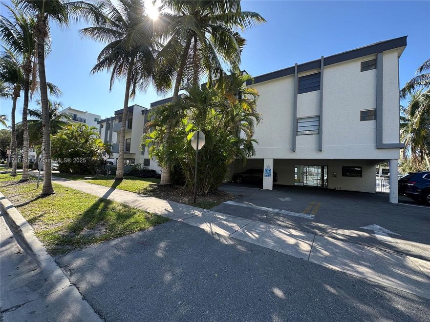 Welcome to this beautifully designed condo unit, offering modern comfort and convenience in a prime urban location. This unit boasts an open-concept living space with abundant natural light, creating a warm and inviting atmosphere. The kitchen features sleek granite countertops and stainless steel stove. Additional highlights include in-house laundry room, laminated wood floors, ceramic tiles and a private balcony. Located just steps from trendy cafes, shops, parks, and public transit, this condo provides the ultimate in city living.