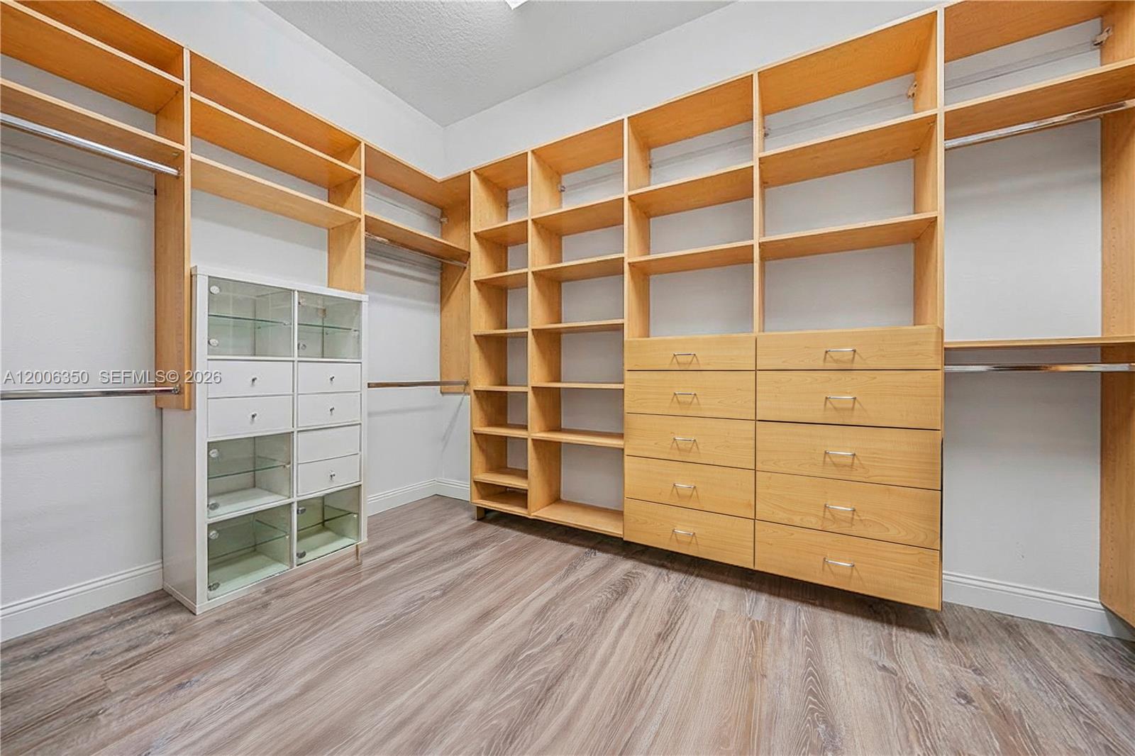 SESSA EIGHT - Residential