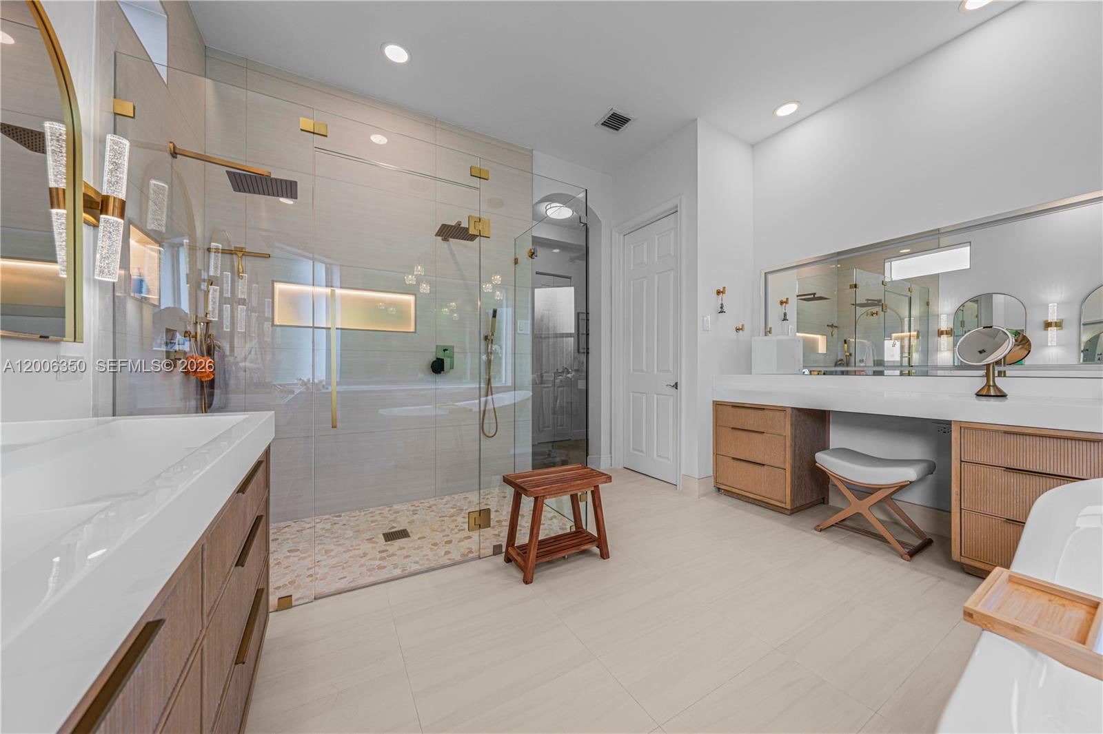 SESSA EIGHT - Residential