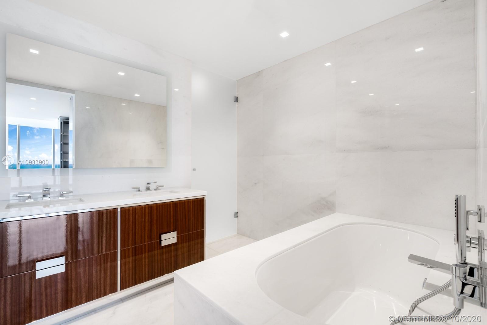 Ritz Carlton Residence - Residential