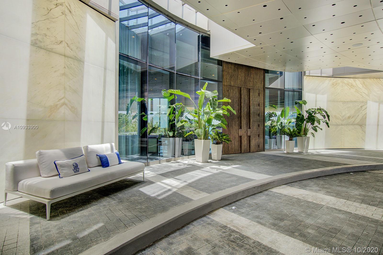 Ritz Carlton Residence - Residential