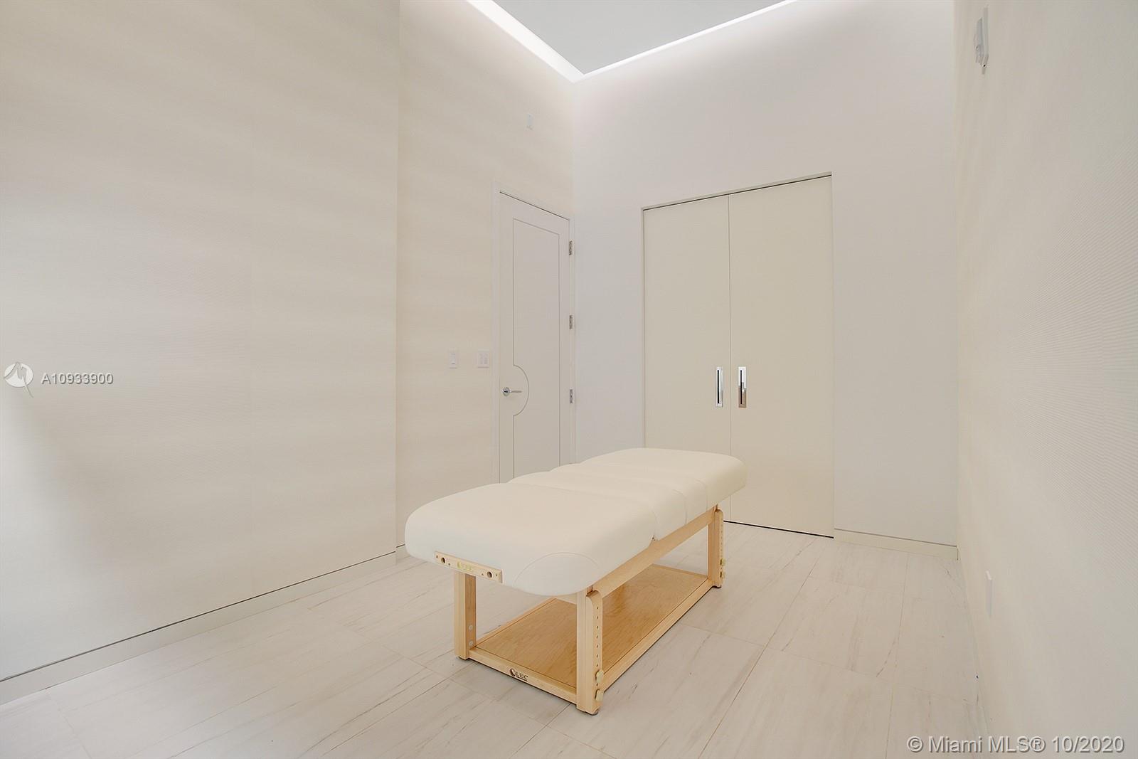 Ritz Carlton Residence - Residential