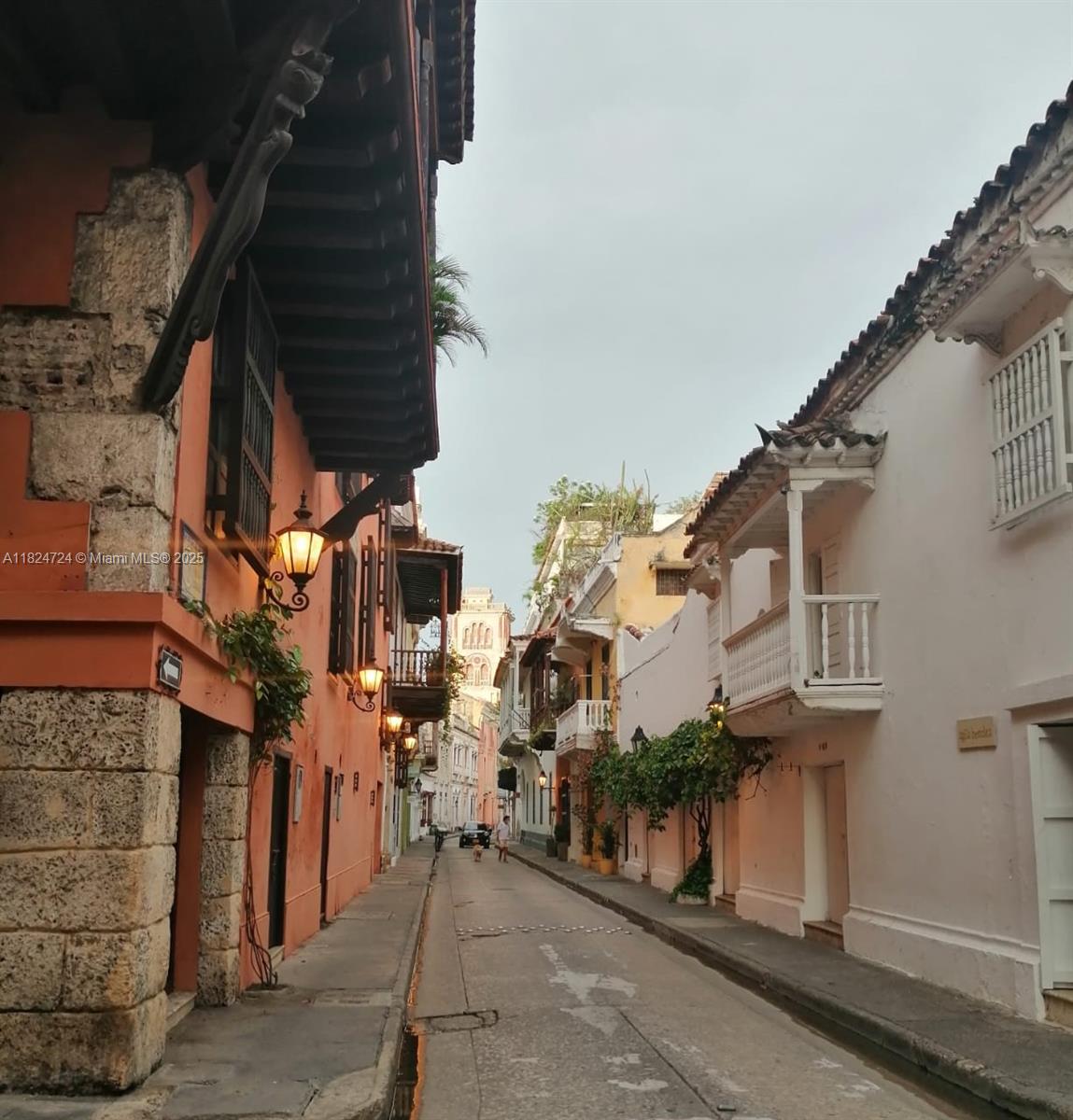 35 St,Santo Domingo,Old City Cartagena,Colombia x