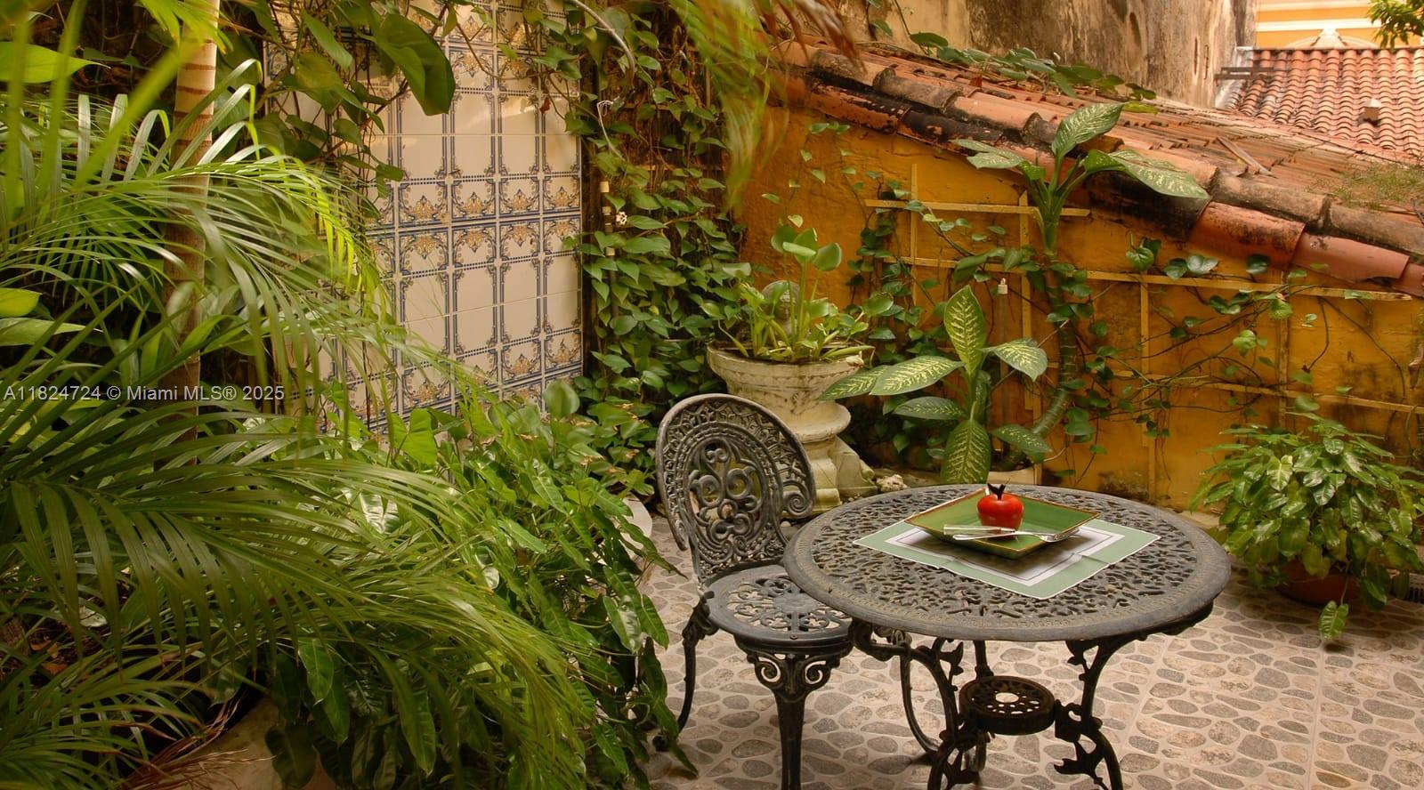 35 St,Santo Domingo,Old City Cartagena,Colombia x