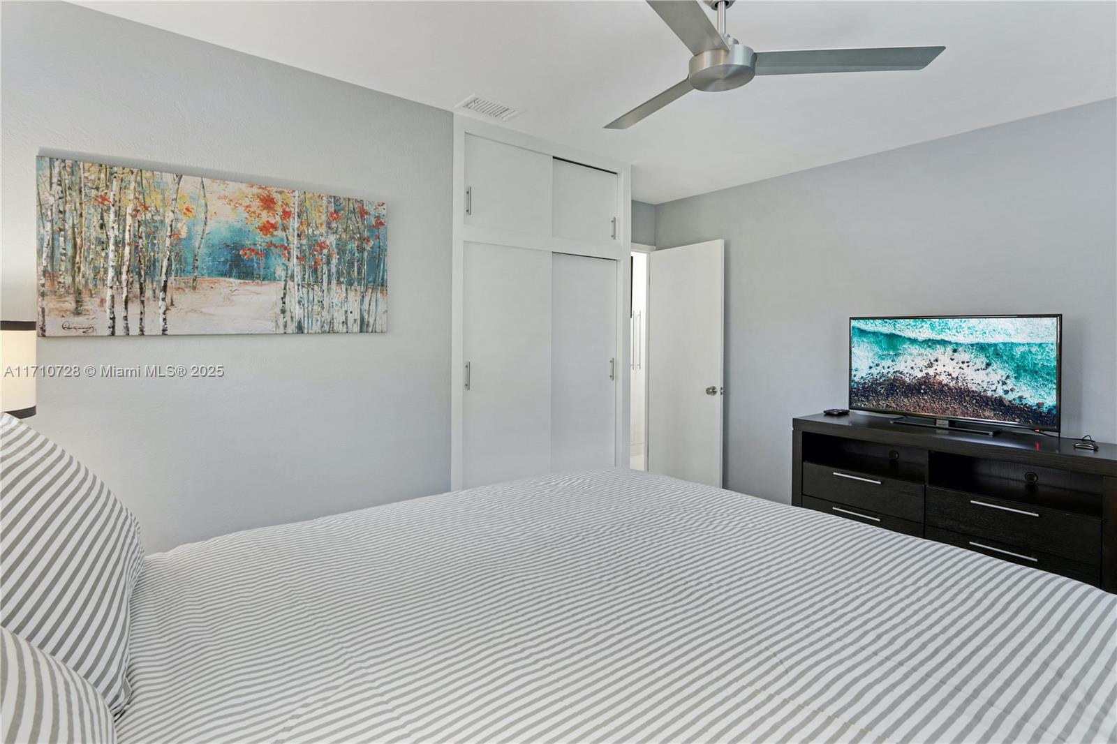 TROPICAL MANORS - Residential