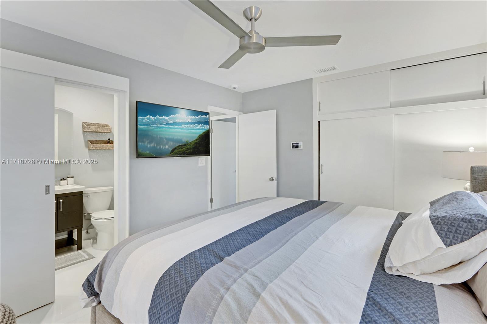 TROPICAL MANORS - Residential