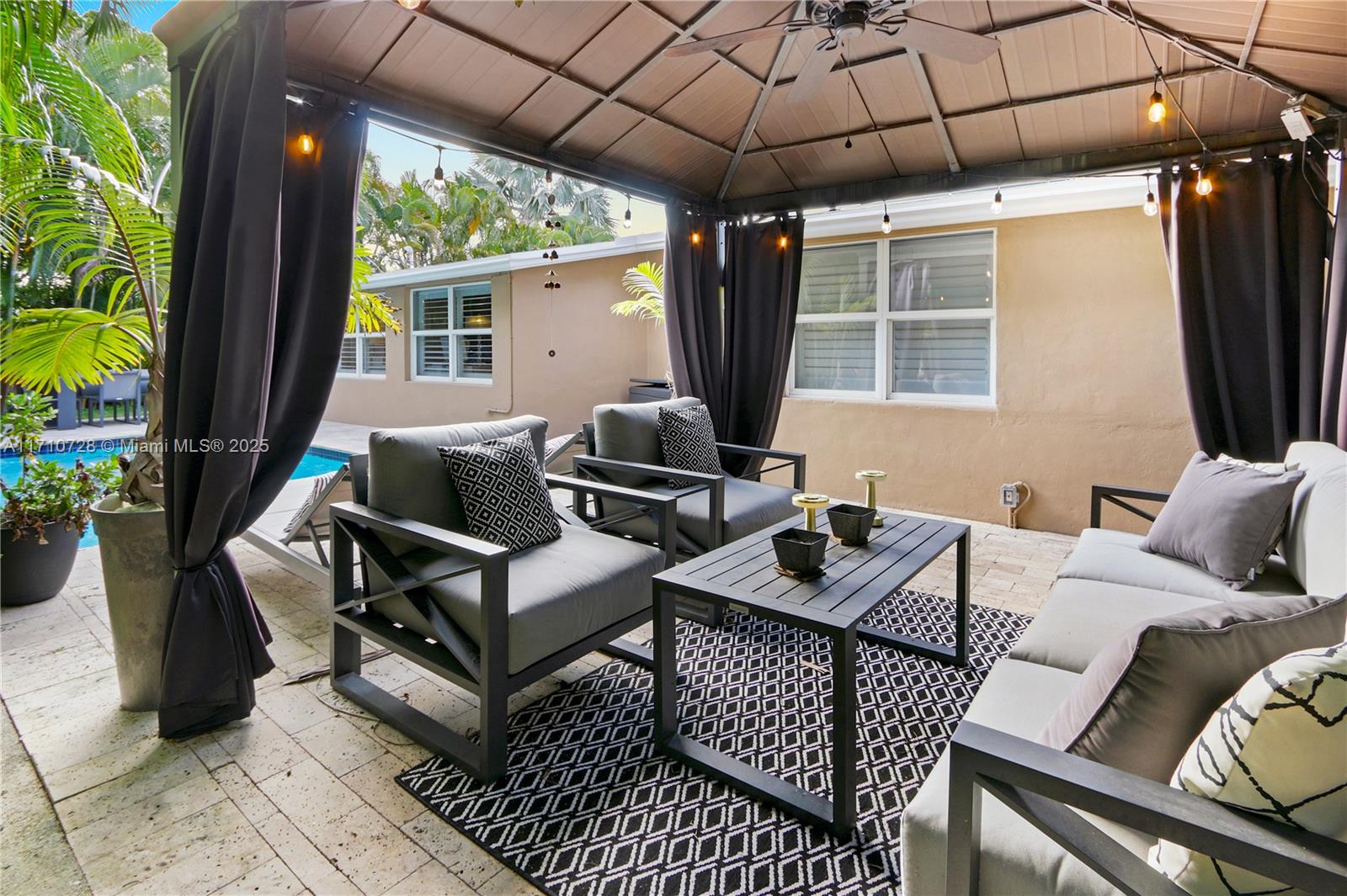 424 NE 27th Dr