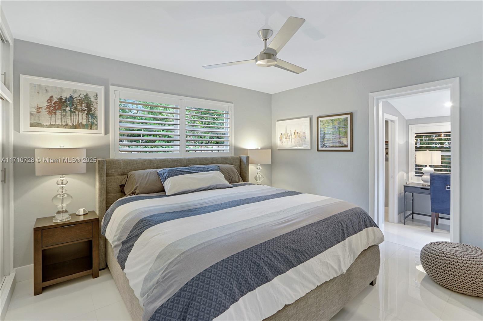 TROPICAL MANORS - Residential