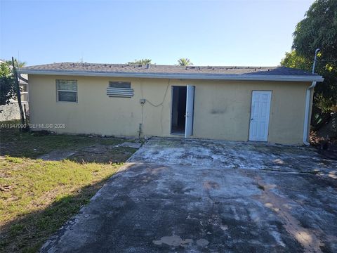 2243 Mayo St Hollywood FL 33020